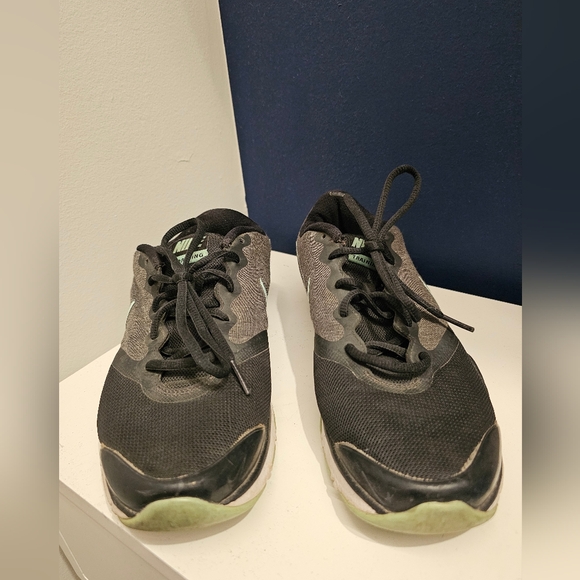 Nike Training Shoes - Picture 2 of 2